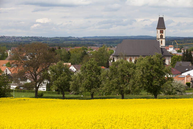 Es ist die katholische Kirche zu sehen.
