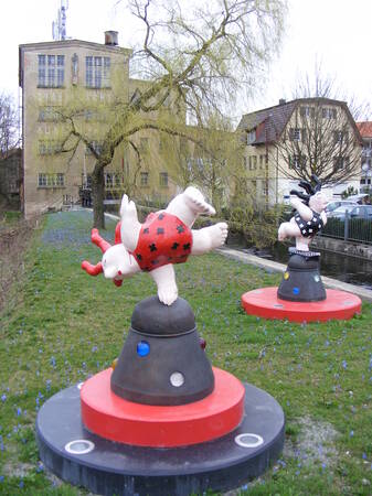 Zwei der Kunstfiguren Xingles